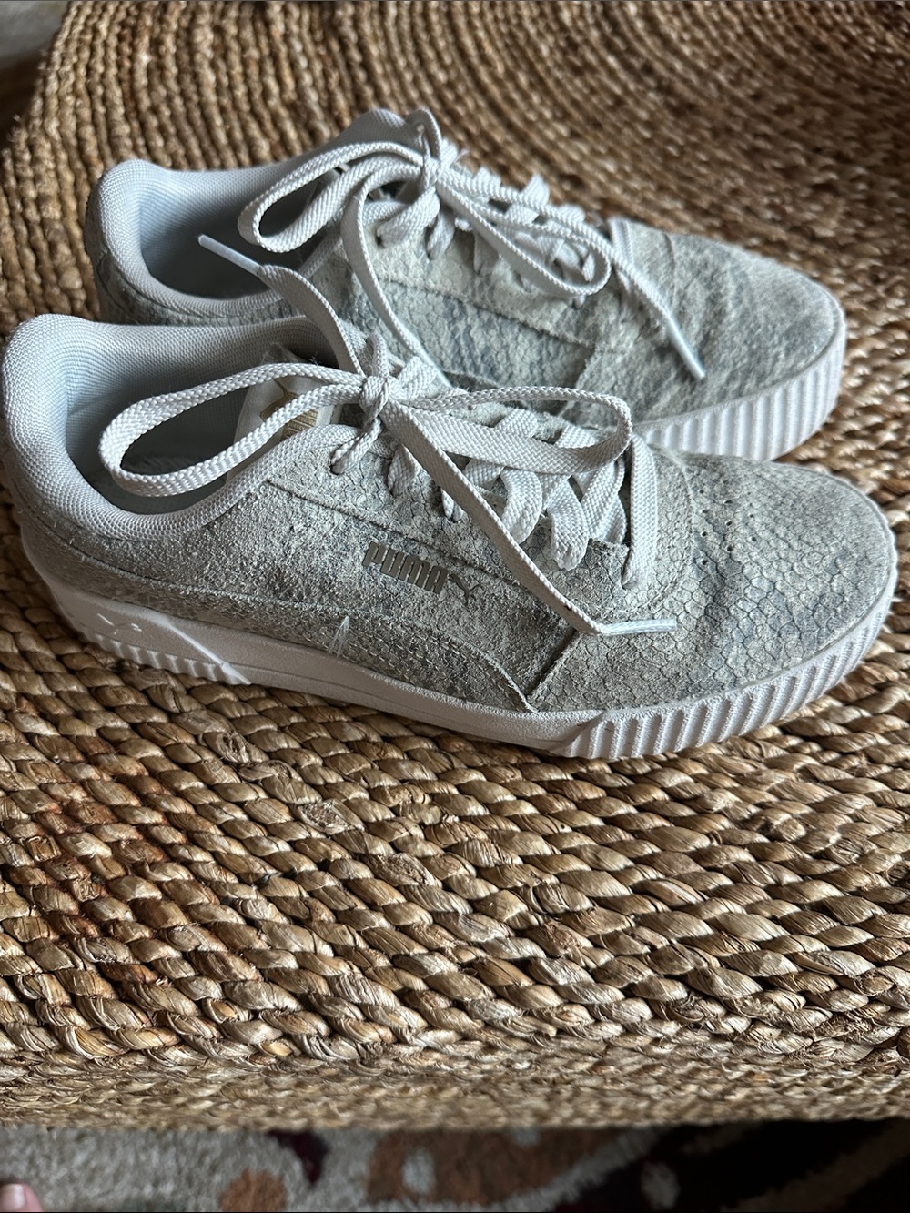 Puma Women’s Suede Low-Top Sneakers in Light Gray size 7
